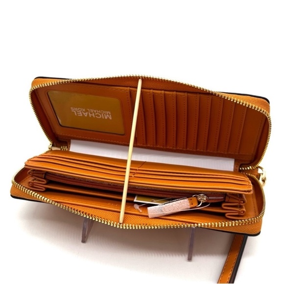 Michael Kors Large Continental Wallet
Wristlet Cider - Picture 7 of 8